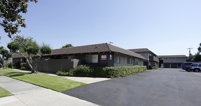 Green Meadows Apartments in Anaheim, CA - Building Photo - Building Photo