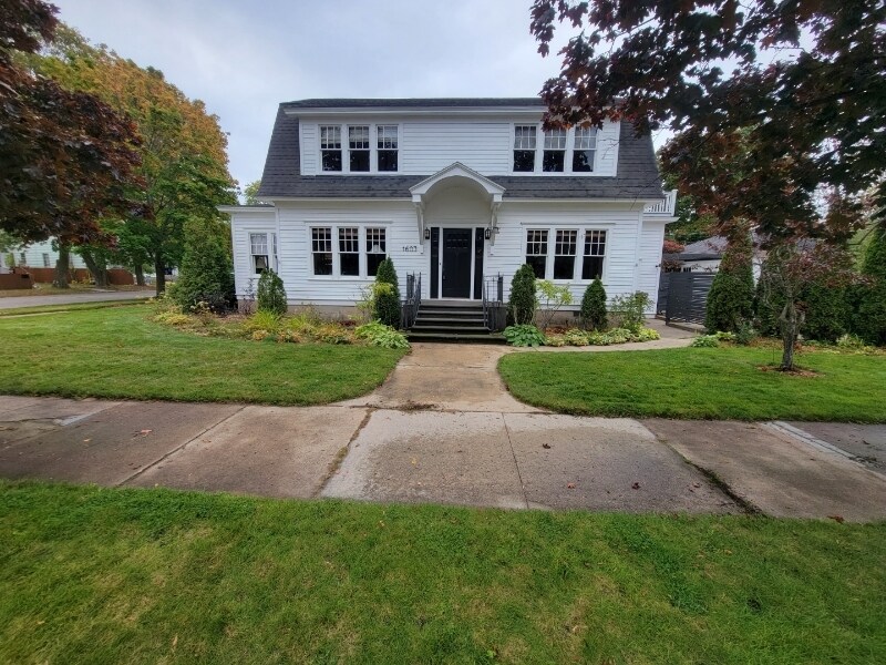 1603 1st Ave S in Escanaba, MI - Foto de edificio