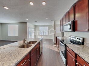 6605 Shooting Star Dr in Whitestown, IN - Foto de edificio - Building Photo