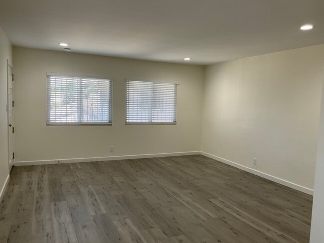 4940 Lennox Blvd, Unit B