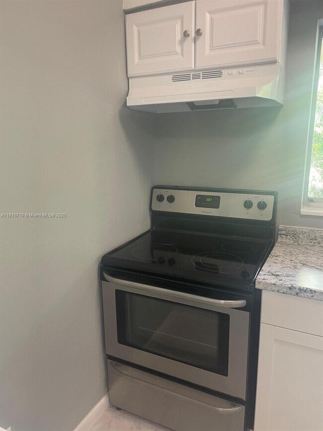 7380 NW 38th St in Hollywood, FL - Building Photo - Building Photo