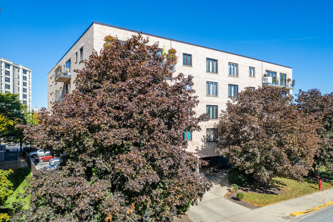 Thacker Point Condominiums in Des Plaines, IL - Building Photo - Building Photo