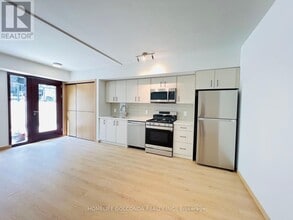 3427 Sheppard Ave E in Toronto, ON - Building Photo - Building Photo