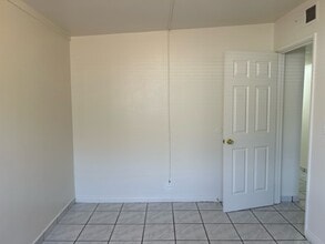 1301 Denarius Cir in Las Vegas, NV - Foto de edificio - Building Photo