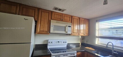 7610 SW 82nd St in South Miami, FL - Building Photo - Building Photo