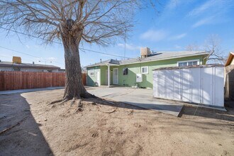 44526 Cedar Ave in Lancaster, CA - Building Photo - Building Photo