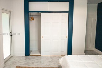 224 Meridian Ave in Miami Beach, FL - Building Photo - Building Photo