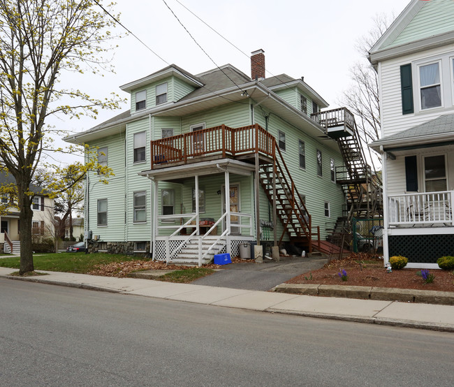 54-56 Lowell St in Waltham, MA - Foto de edificio - Building Photo