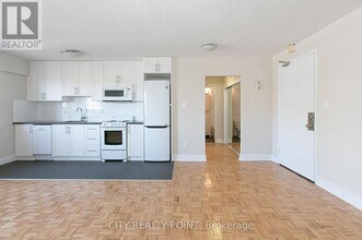 95-495 Lawton Blvd in Toronto, ON - Building Photo - Building Photo