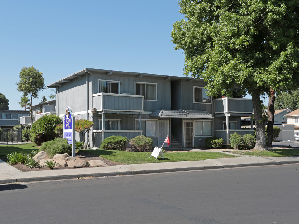 Royal Villa Apartments in Clovis, CA - Foto de edificio