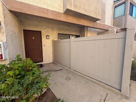 18242 Burbank Blvd in Los Angeles, CA - Building Photo