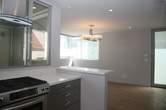 310 16th Pl in Manhattan Beach, CA - Building Photo - Building Photo