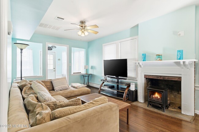 34 Waterview Way in Sea Bright, NJ - Building Photo - Building Photo