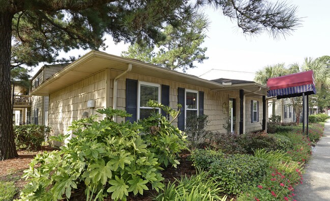 Cedarwood in Gretna, LA - Foto de edificio - Building Photo