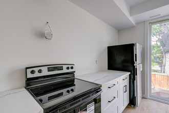153 Mary St in Barrie, ON - Building Photo - Building Photo
