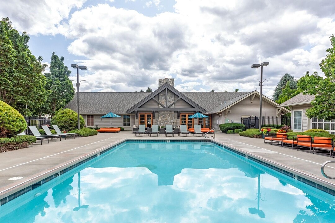 Big Trout Lodge in Liberty Lake, WA - Foto de edificio