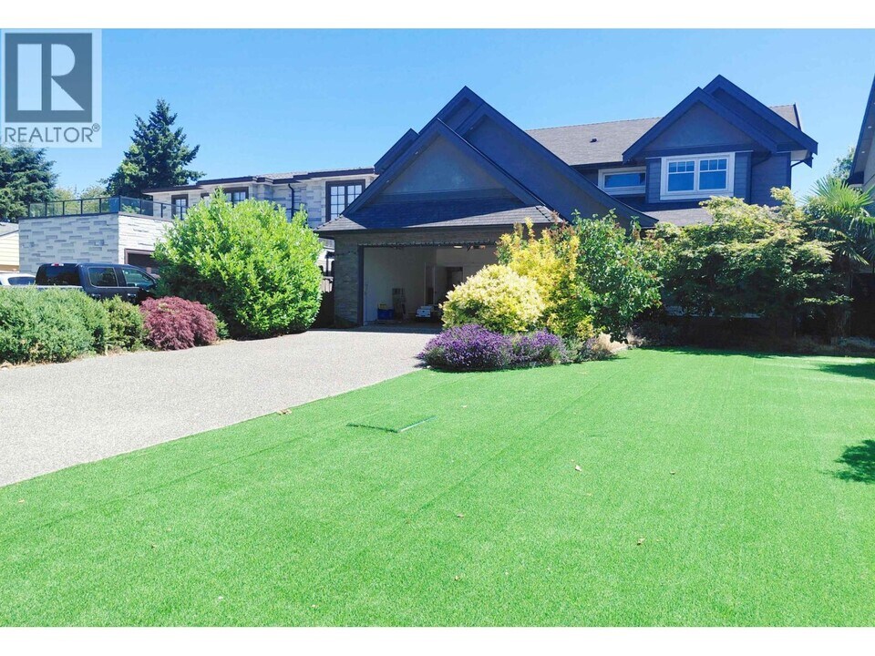 4636-448B 48b St in Delta, BC - Building Photo