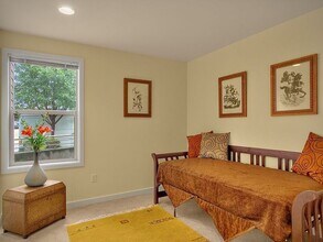 511 W Mercer Pl in Seattle, WA - Building Photo - Building Photo