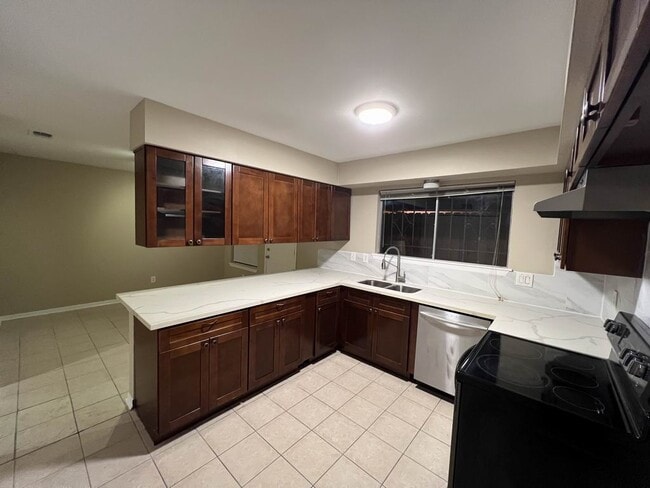 property at 1831 Sherwood Forest St