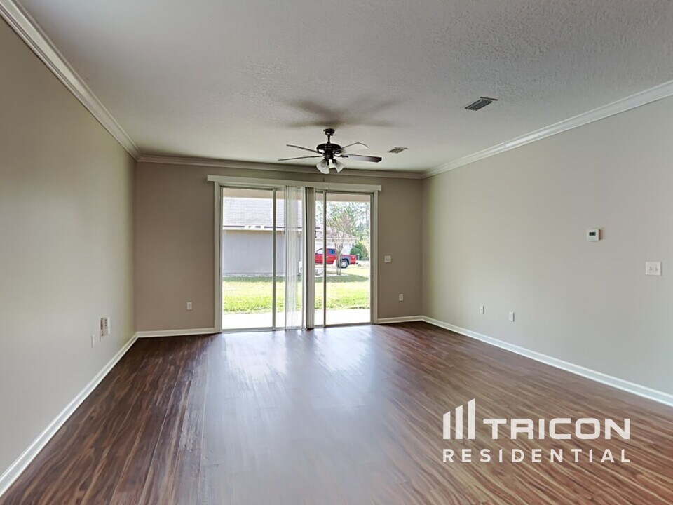 11794 Parker Lakes Drive in Jacksonville, FL - Building Photo