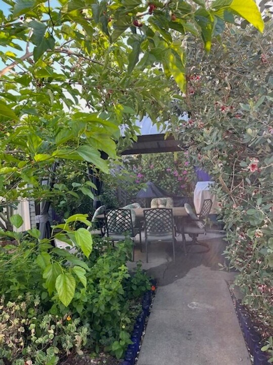 1615 Anacapa St in Santa Barbara, CA - Building Photo