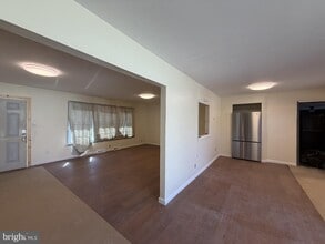 322 W Nicholson Rd in Haddon Township, NJ - Building Photo - Building Photo