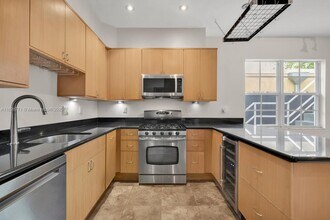 305 Jefferson Ave in Miami Beach, FL - Building Photo - Building Photo