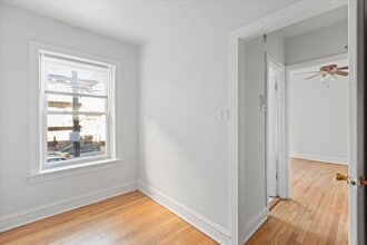 658 W Oakdale Ave in Chicago, IL - Building Photo - Building Photo