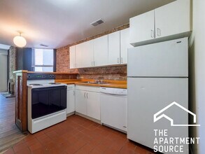 602 W Surf St, Unit 2 in Chicago, IL - Building Photo - Building Photo