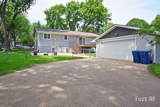 627 11th Ave NW in New Brighton, MN - Foto de edificio - Building Photo