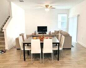 12018 Language Way in Orlando, FL - Foto de edificio - Building Photo