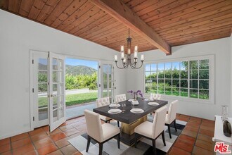 1312 Duende Ln in Los Angeles, CA - Building Photo - Building Photo