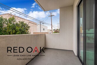 5727 La Mirada Ave in Los Angeles, CA - Building Photo - Building Photo