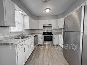 807 S Savage St in Independence, MO - Building Photo - Building Photo