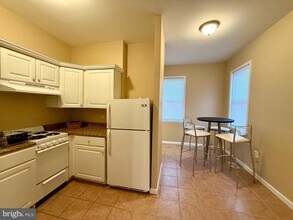 3330 E Hollywood Cir in Pennsauken, NJ - Building Photo - Building Photo