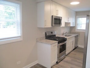 1738 Ballentine St in Waukegan, IL - Building Photo - Building Photo