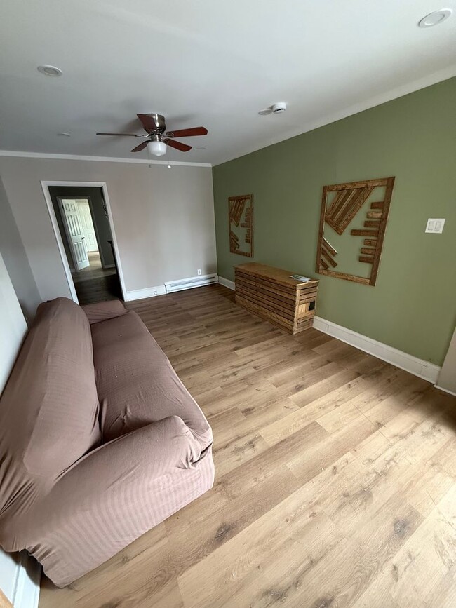5211 Greenway Ave in Philadelphia, PA - Building Photo - Building Photo
