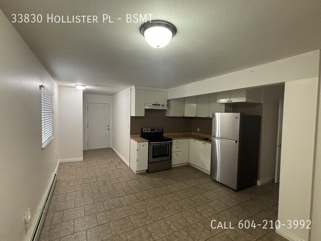 property at 33830 Hollister Pl