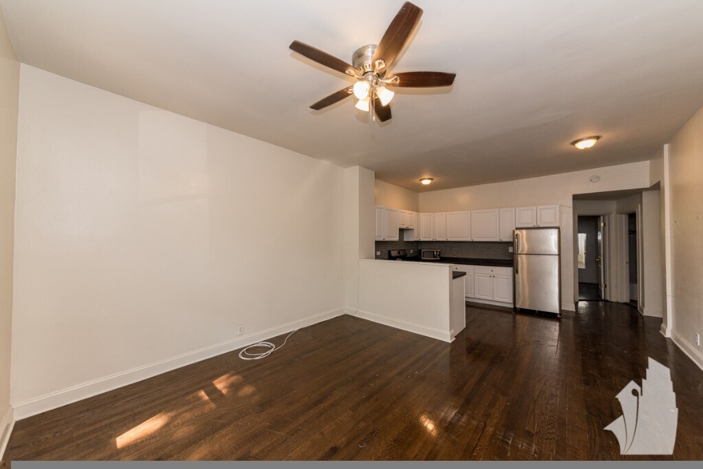 3815 N Greenview Ave, Unit 3819.5-2E in Chicago, IL - Building Photo