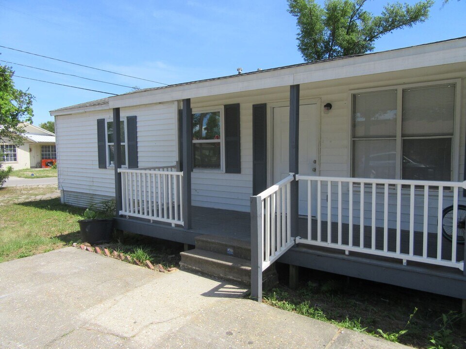 351 College Ave in Panama City, FL - Building Photo