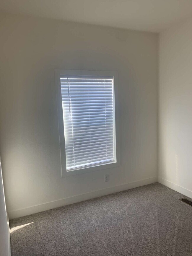 66640 Desert View Ave in Desert Hot Springs, CA - Building Photo - Building Photo