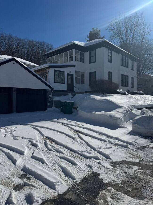 2 Harding St in Fitchburg, MA - Foto de edificio - Building Photo