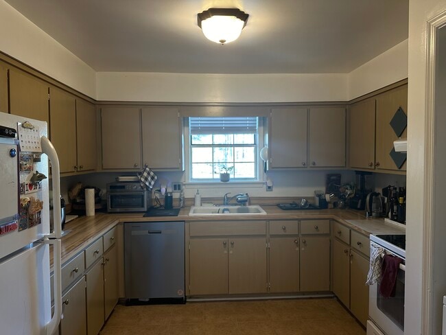 property at 290 Patriot Ln