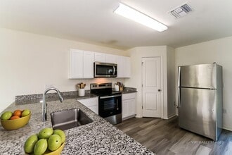 3501 East 13th Street in Lehigh Acres, FL - Foto de edificio - Building Photo