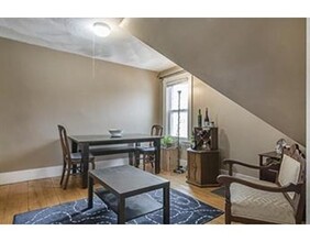 37 Almont St-Unit -3 in Medford, MA - Building Photo - Building Photo