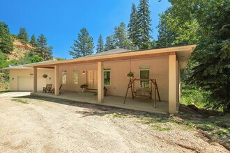 4775 Neeper Valley Rd in Manitou Springs, CO - Building Photo - Building Photo