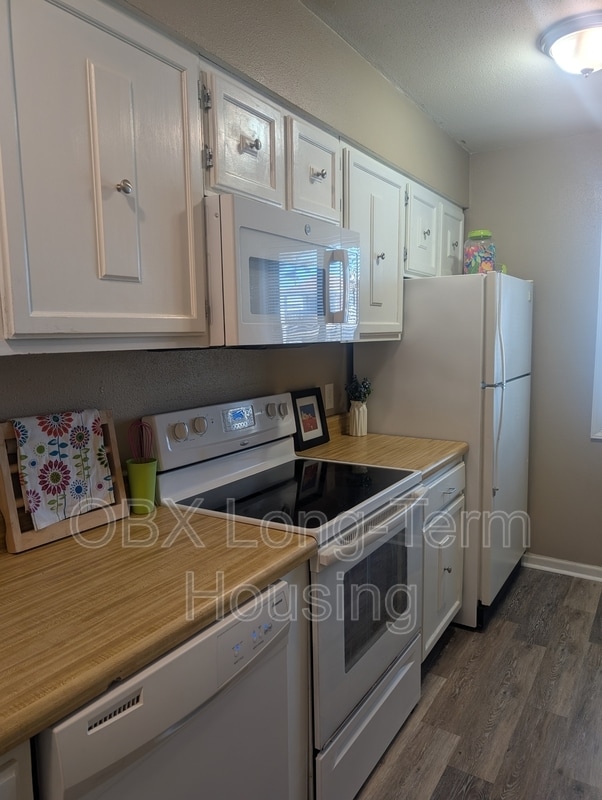 207 Pine Grove Trail in Kill Devil Hills, NC - Building Photo - Building Photo