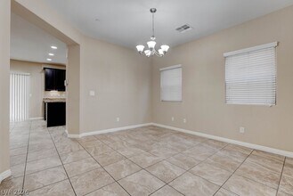 1067 Fish Pond Ave in Las Vegas, NV - Building Photo - Building Photo