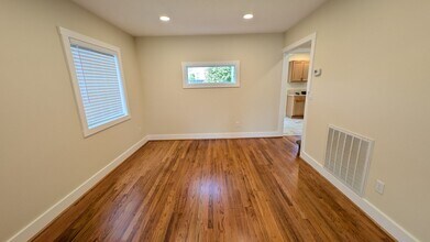 438 NE Century Blvd-Unit -#A in Hillsboro, OR - Building Photo - Building Photo