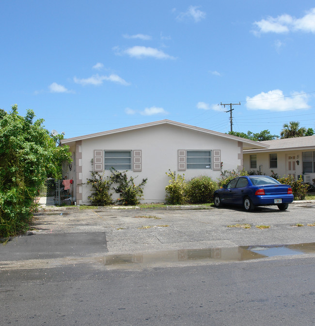 1180 SW 25th Ave in Fort Lauderdale, FL - Building Photo - Building Photo